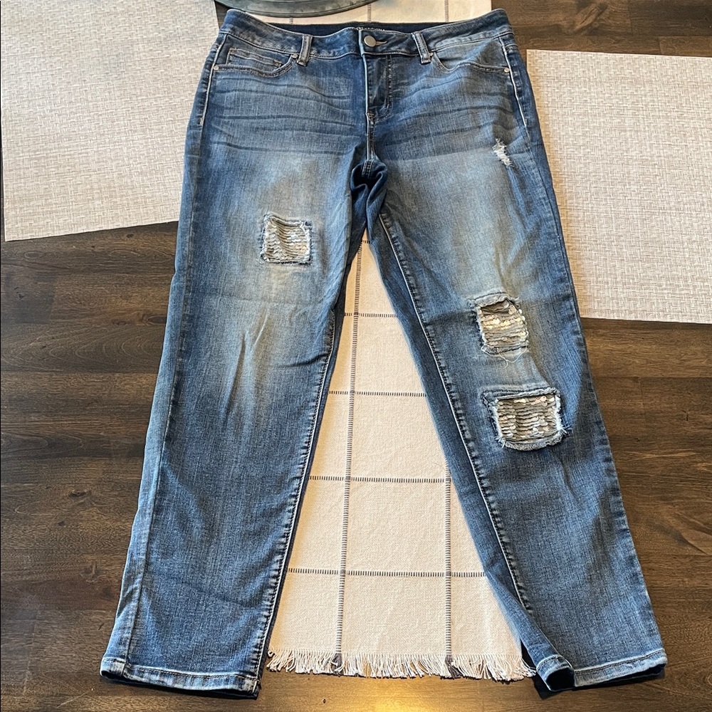 Versona Distressed Denim Jeans
